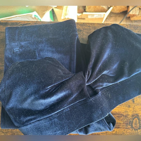 Fabletics Velvet Set - Picture 5 of 5